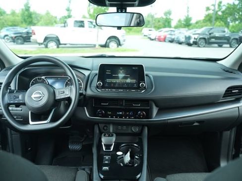 Used 2024 Nissan Rogue SV FWD image 26