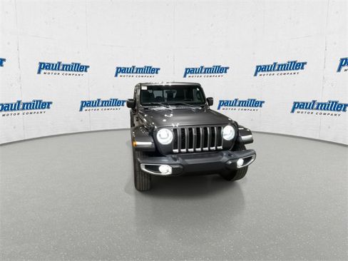 Used 2022 Jeep Gladiator Overland w/ Popular Equipment Package image 3