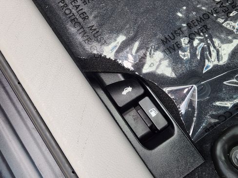 Used 2013 Toyota Camry LE image 30