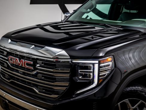 Used 2023 GMC Sierra 1500 SLT w/ SLT Premium Plus Package AWD/4WD image 23