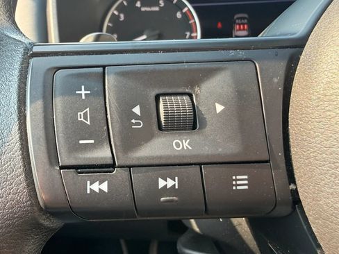 Used 2024 Nissan Rogue S AWD/4WD image 17