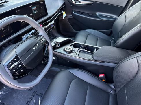 New 2025 Kia EV6 Wind image 9