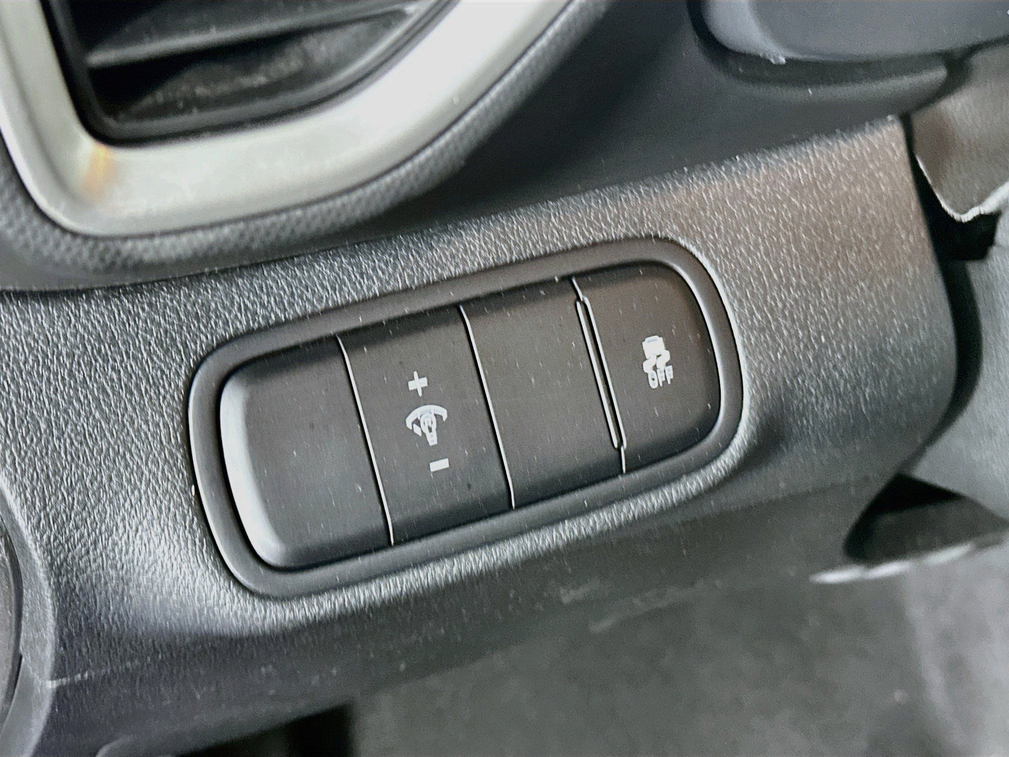 Used 2025 Hyundai Venue SEL FWD image 17