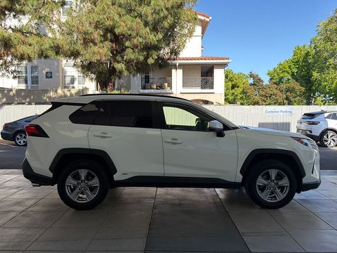Used 2025 Toyota RAV4 LE AWD/4WD image 6