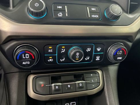 Used 2023 GMC Acadia Denali w/ Denali Ultimate Package AWD/4WD image 17