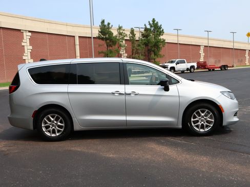 Used 2024 Chrysler Voyager LX FWD image 31