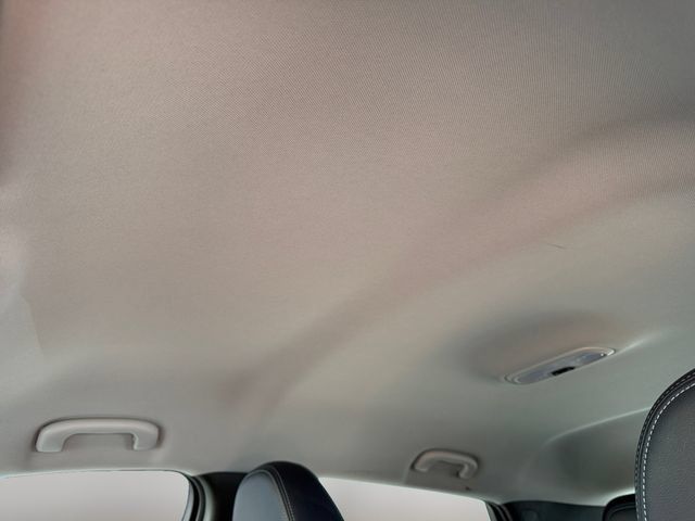 Used 2022 Chevrolet Bolt EUV LT w/ Convenience Package FWD image 12