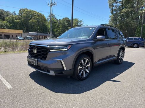Certified 2025 Honda Pilot Touring image 2