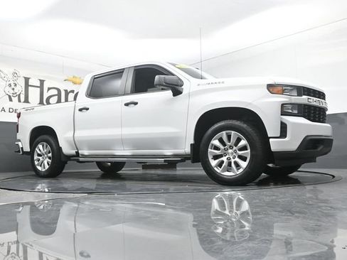 Used 2020 Chevrolet Silverado 1500 Custom w/ Custom Value Package AWD/4WD image 2