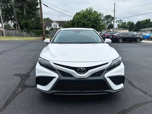 Used 2022 Toyota Camry SE FWD image 2