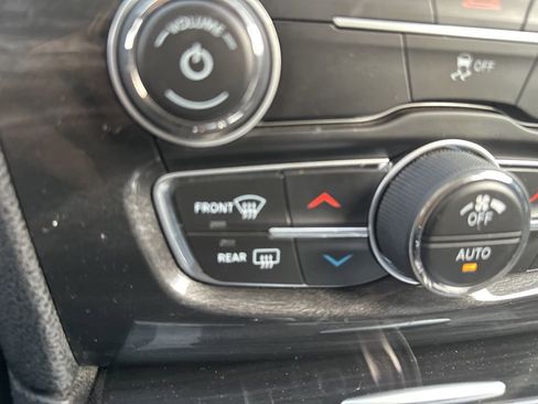 Used 2017 Chrysler 300 Limited image 17