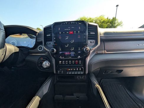 Used 2020 RAM 1500 Limited w/ Black Appearance Package AWD/4WD image 16