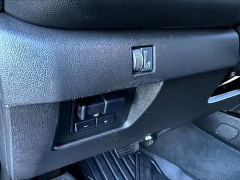 Used 2024 Chevrolet Colorado LT w/ LT Convenience Package III image 31