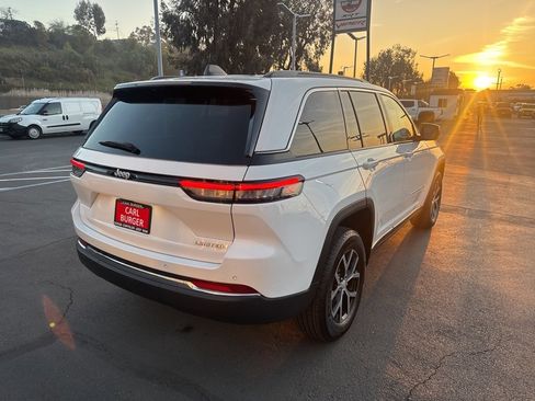 Certified 2024 Jeep Grand Cherokee Limited image 8