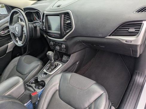 Used 2018 Jeep Cherokee Latitude Plus w/ Comfort/Convenience Group image 22