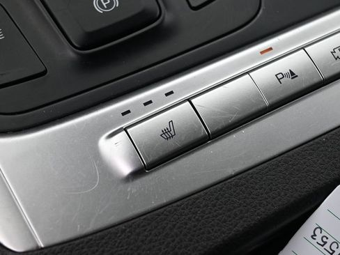 Used 2025 Kia Carnival FWD image 25
