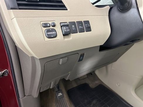 Used 2011 Toyota Sienna Limited image 30