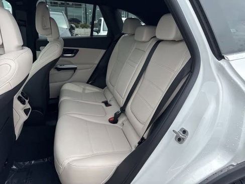 New 2025 Mercedes-Benz GLC 350e 4MATIC image 8