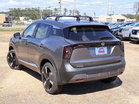 New 2026 Nissan Kicks SR w/ Cold Weather Package image 2