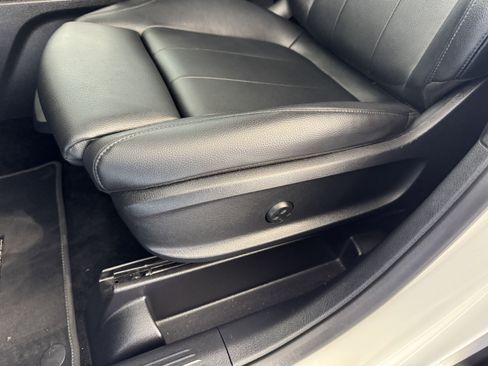 Used 2020 Mercedes-Benz GLB 250 4MATIC image 13