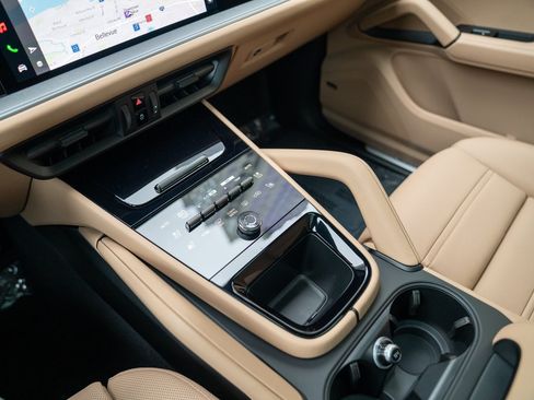 Certified 2026 Porsche Cayenne AWD/4WD image 20