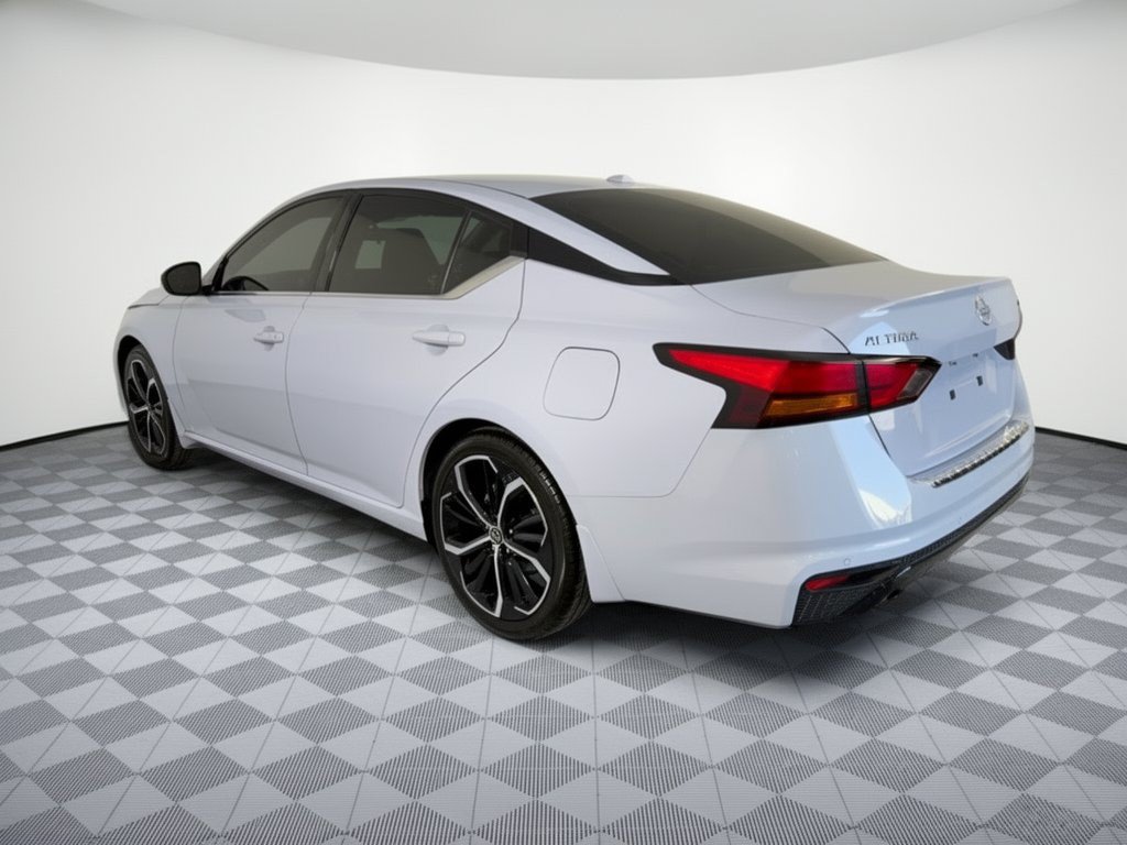 Used 2023 Nissan Altima 2.5 SR FWD image 3
