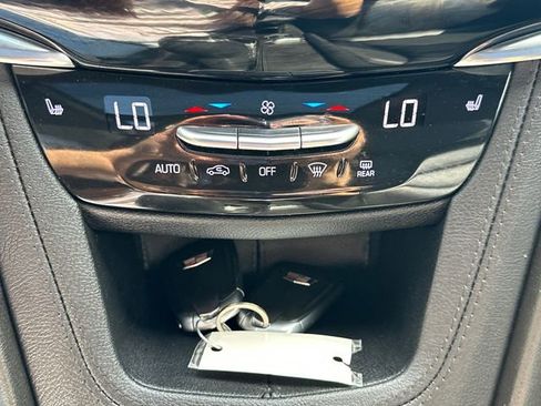Used 2022 Cadillac XT6 Sport w/ Technology Package AWD/4WD image 36
