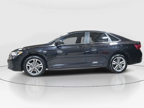 Used 2024 Volkswagen Jetta SE image 8