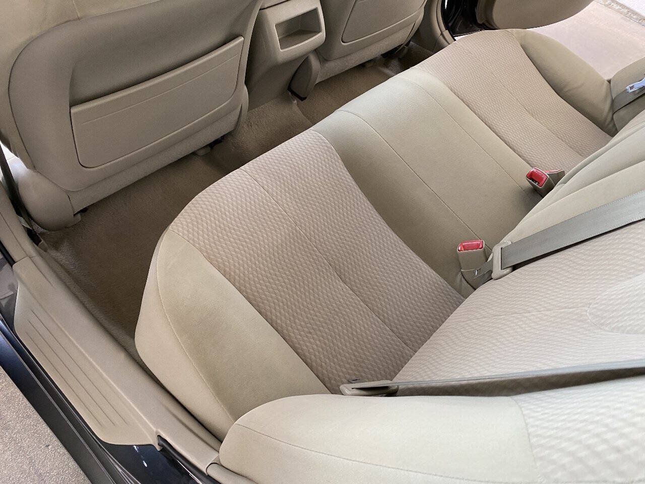 Used 2011 Toyota Camry LE FWD image 27