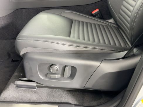 New 2026 Land Rover Discovery Sport Landmark image 14
