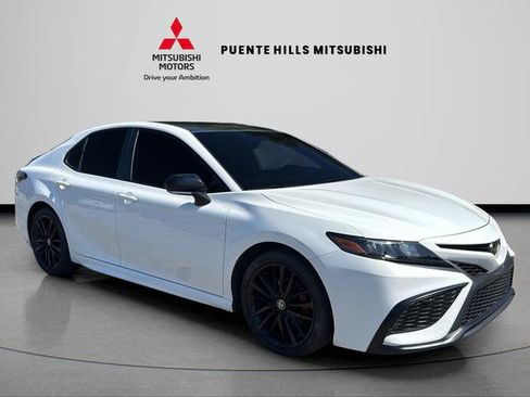 Used 2024 Toyota Camry SE FWD image 3