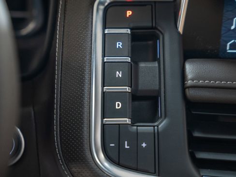 Used 2023 GMC Yukon XL SLT w/ SLT Premium Package image 31