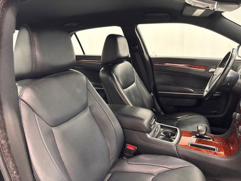 Used 2013 Chrysler 300 AWD w/ Driver Convenience Group image 19