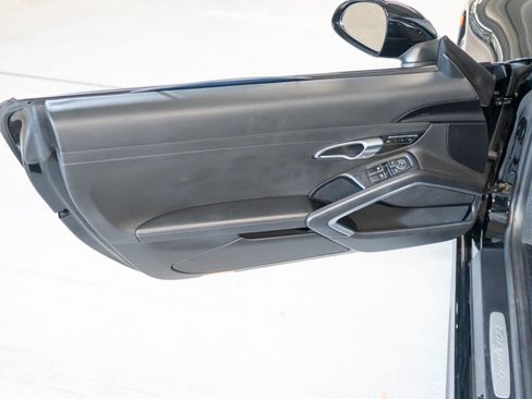 Certified 2018 Porsche 911 Targa 4 AWD/4WD image 17