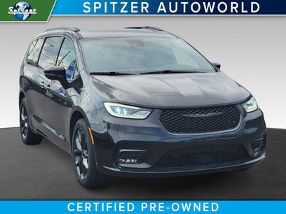 Certified 2021 Chrysler Pacifica Limited w/ Uconnect Theater Family Group