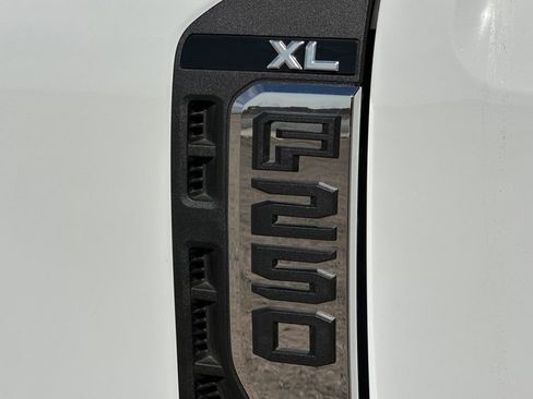 Used 2025 Ford F250 XL w/ XL Chrome Package image 24