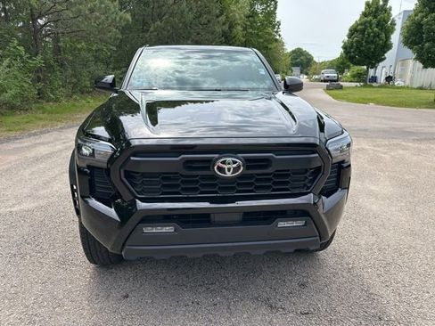 Used 2024 Toyota Tacoma TRD Off-Road image 8