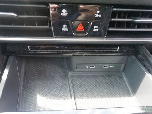 Used 2024 Volkswagen Atlas SE FWD image 14