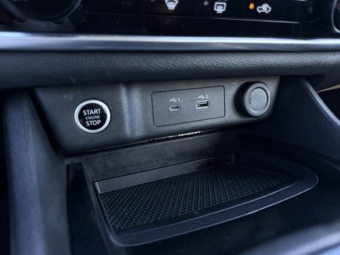 Used 2023 Nissan Rogue S image 19