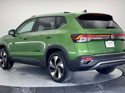 New 2026 Volkswagen Taos SE image 4