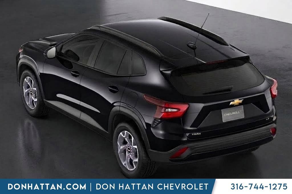 New 2026 Chevrolet Trax LT w/ LT Convenience Package FWD image 2
