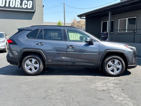 Used 2025 Toyota RAV4 XLE AWD/4WD image 5