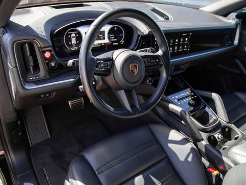 Certified 2024 Porsche Cayenne S AWD/4WD image 3