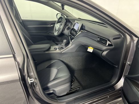 Used 2023 Toyota Camry SE w/ Convenience Package image 34