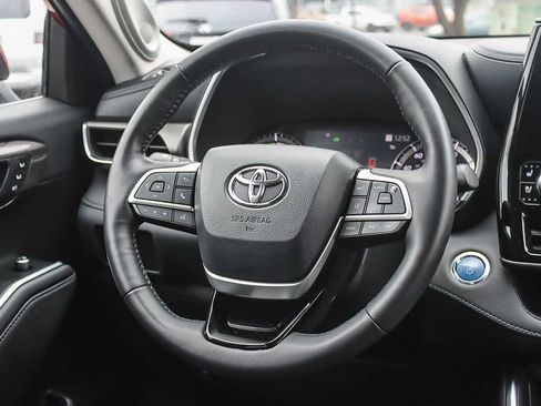 Used 2022 Toyota Highlander Limited image 14