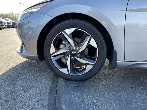 Used 2022 Hyundai Elantra Limited image 30