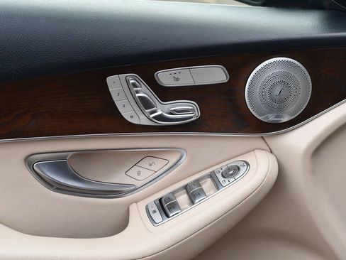 Used 2018 Mercedes-Benz GLC 300 4MATIC image 18