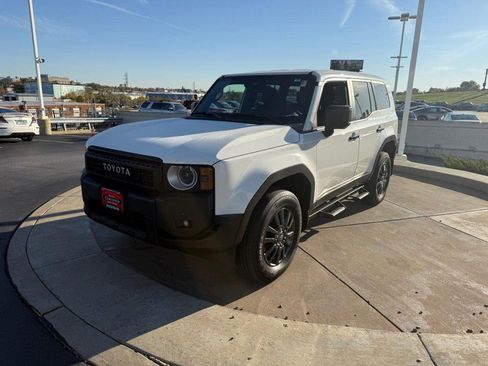 Certified 2025 Toyota Land Cruiser image 11