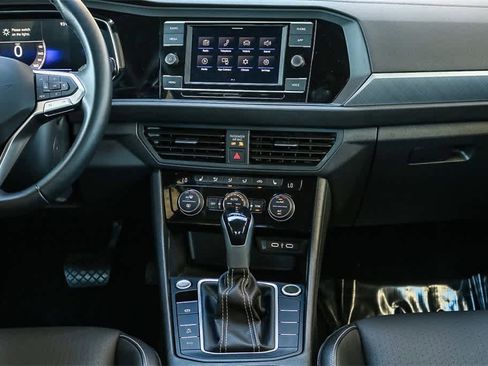 Used 2024 Volkswagen Jetta SE image 13