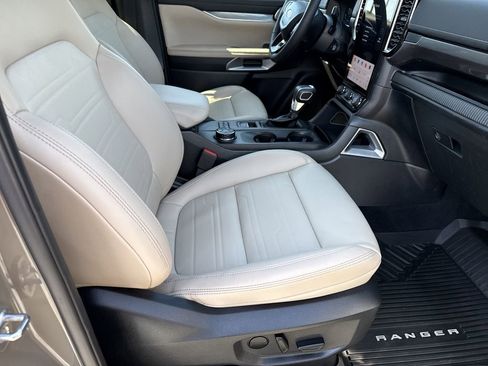 Used 2025 Ford Ranger Lariat w/ Trailer Tow Package image 13